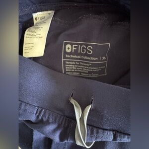 Figs Women’s Navy Kade Cargo Scrub Pants